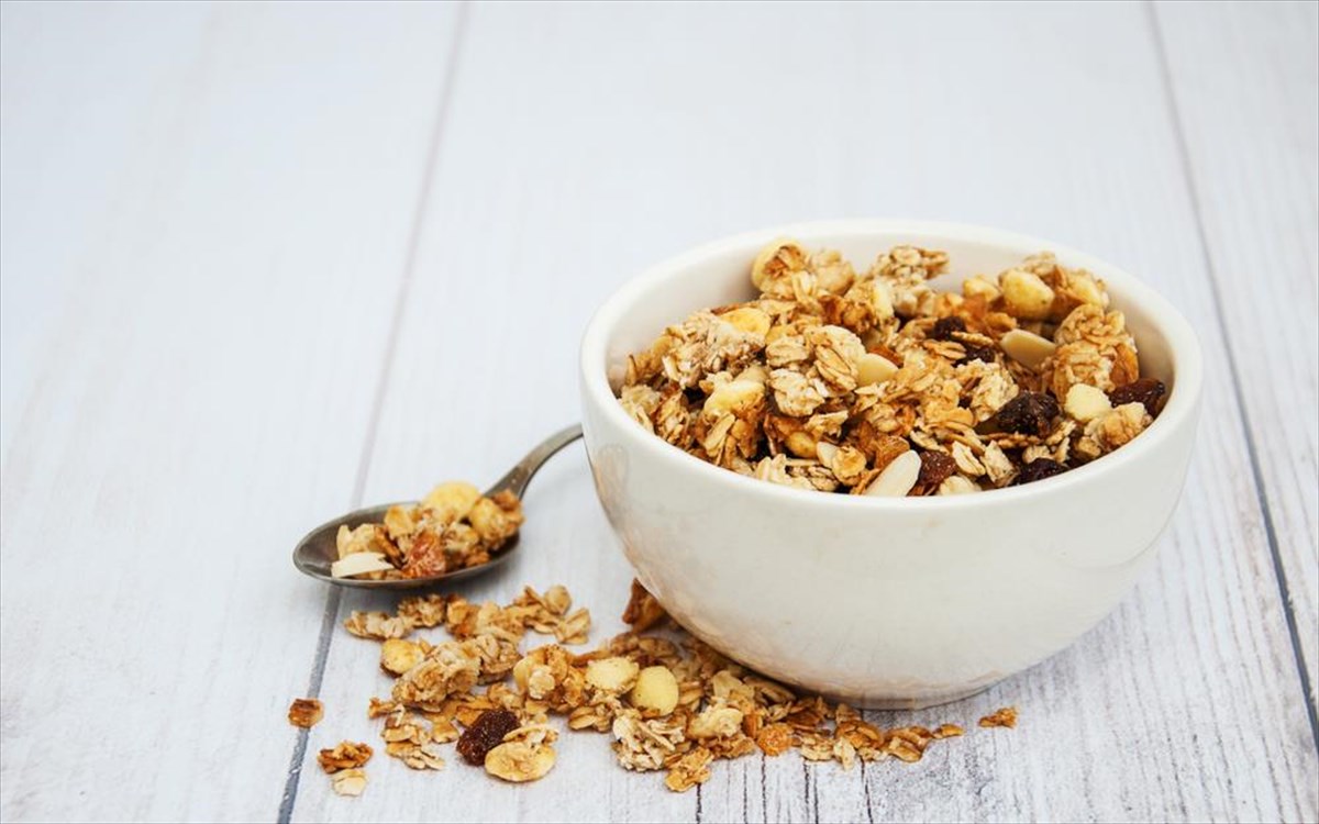 Τι είναι η γκρανόλα; – Τα οφέλη και οι κίνδυνοι για την υγεία