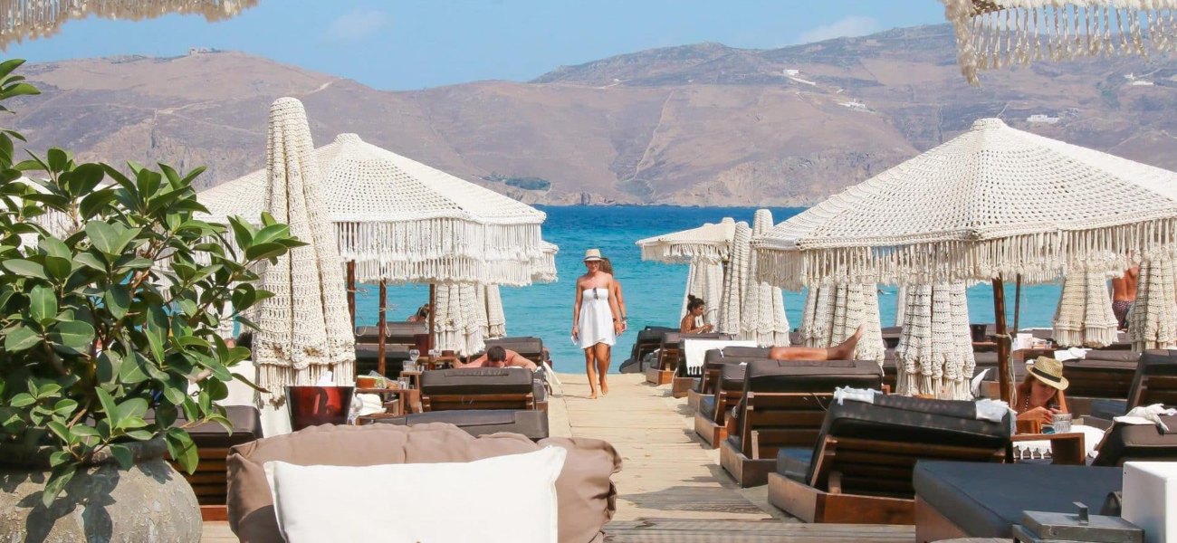 «Χαριστική βολή» στον ελληνικό τουρισμό – Απαγόρευση νυχτερινής κυκλοφορίας και μουσικής στην Μύκονο!