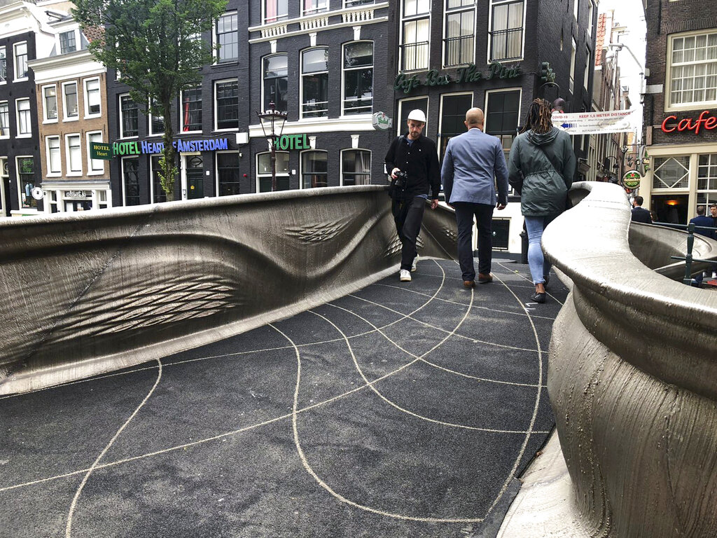 Η πρώτη ατσάλινη 3D-printed γέφυρα του κόσμου είναι γεγονός και βρίσκεται στο Άμστερνταμ (βίντεο)
