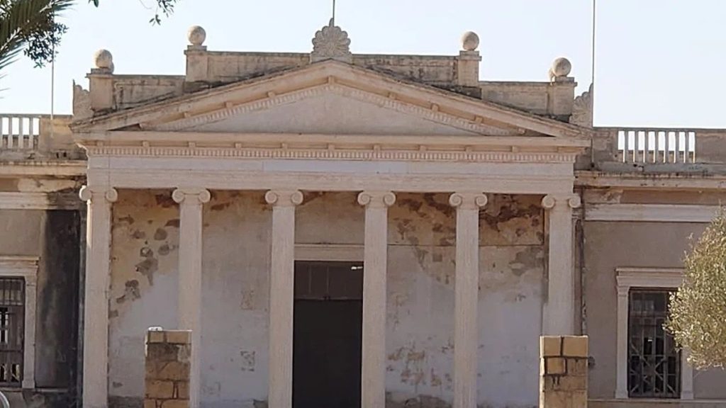 Αμμόχωστος: Τούρκοι έσβησαν την επιγραφή «Ελληνικόν γυμνάσιον»