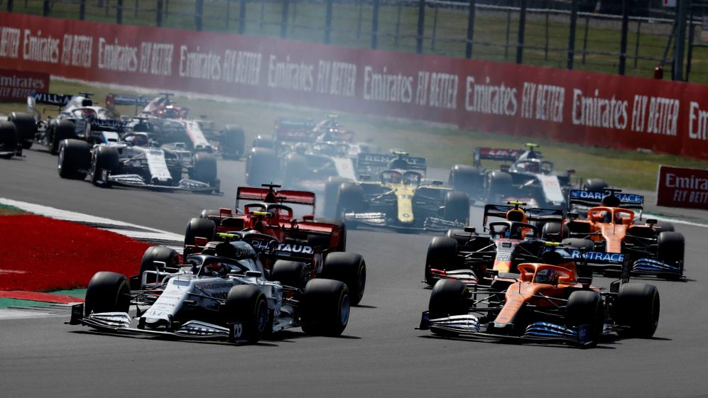 Ο Max Verstappen ξεκινάει πρώτος στο Silverstone – O Hamilton θέλει νίκη στην έδρα του