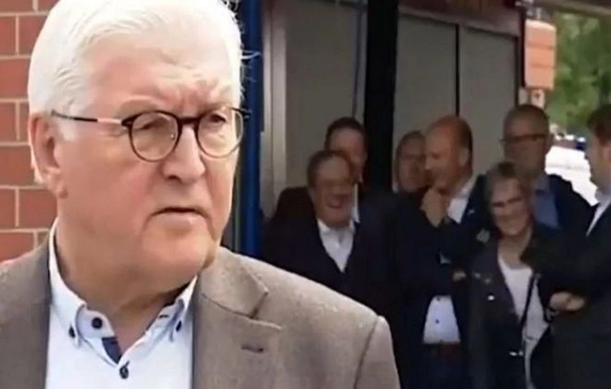 Γερμανία: Ο Λάσετ εμφανίζεται να γελάει ενώ ο Σταϊνμάιερ εκφράζει τη θλίψη του για τα θύματα (βίντεο)