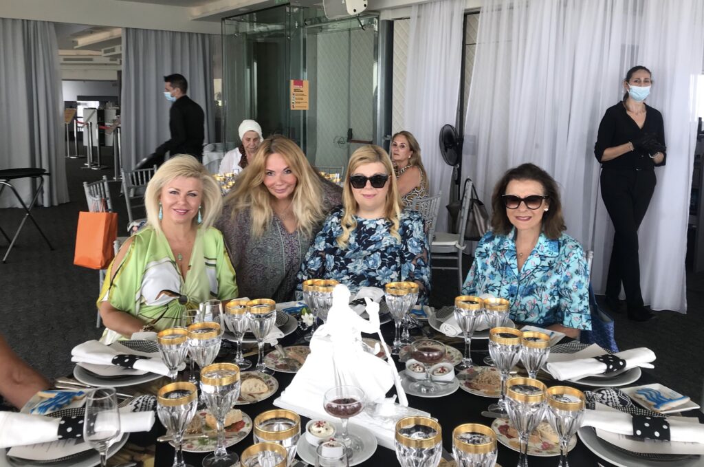 Ένα ξεχωριστό γεύμα για πολύ ξεχωριστές γυναίκες στο St.George Lycabettus!