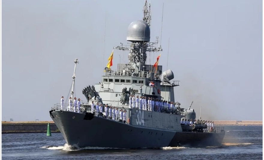 Ρωσία: Εικόνες με θωρηκτά, υποβρύχια και αεροσκάφη ενόψει της Ναυτικής Παρέλασης (φωτο)