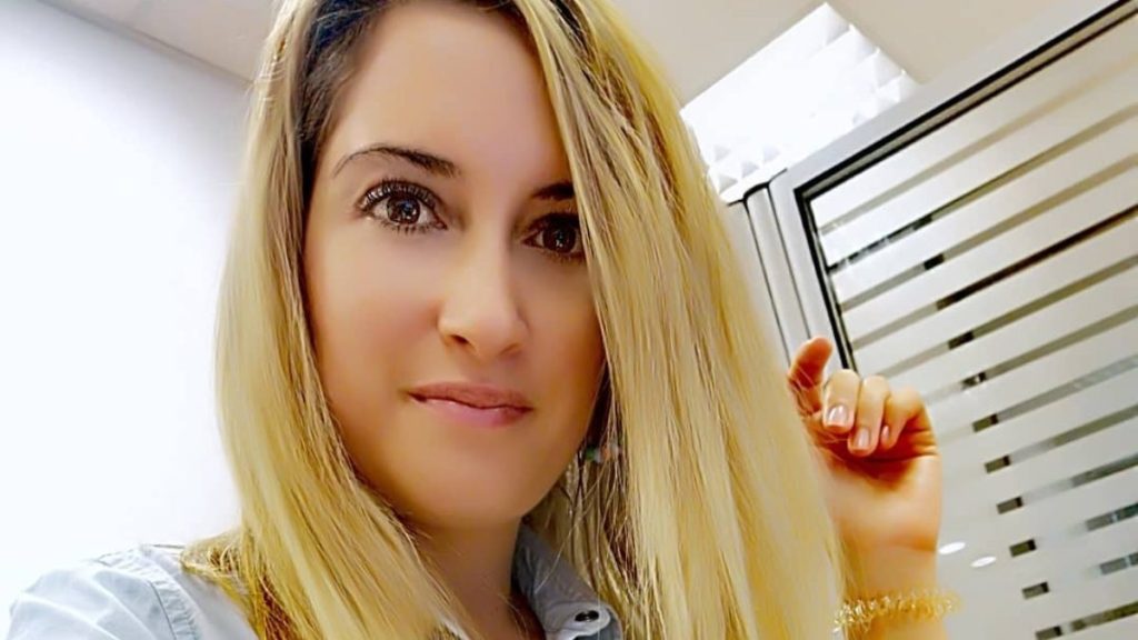 Το μήνυμα της Ιωάννας που δέχτηκε επίθεση με βιτριόλι για τη γυναικοκτονία στη Φολέγανδρο