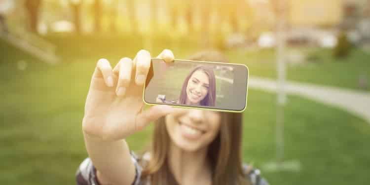 Γιατί ποτέ δεν μας αρέσουμε στις φωτογραφίες; – Κι όμως υπάρχει επιστημονική εξήγηση