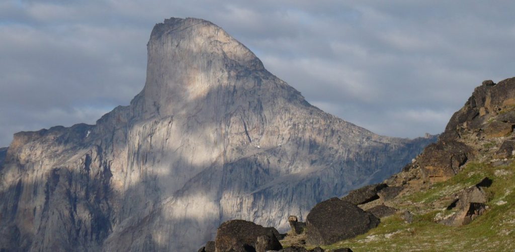 Όρος Thor: Η ψηλότερη κατακόρυφη πλαγιά στον πλανήτη προκαλεί δέος (βίντεο – φώτο)