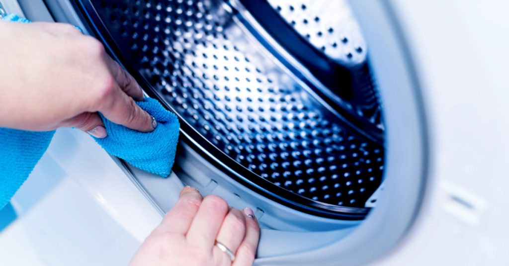 Το εύκολο και γρήγορο κόλπο για να κάνετε το πλυντήριό σας να λάμπει και να μυρίζει υπέροχα