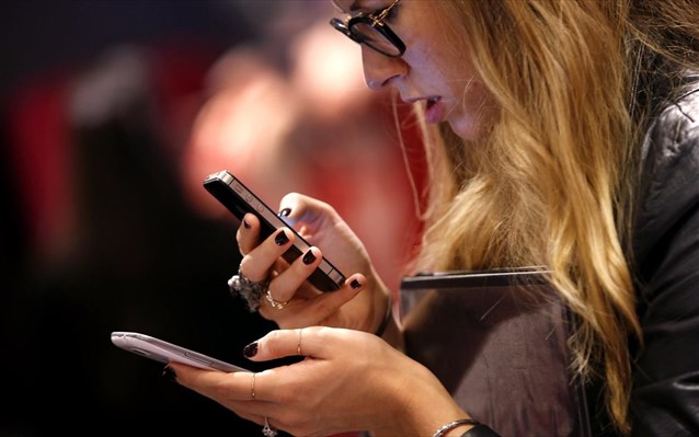 Το κόλπο που θα σας «σώσει»: Έτσι θα καταλάβετε αν παρακολουθούν το κινητό σας