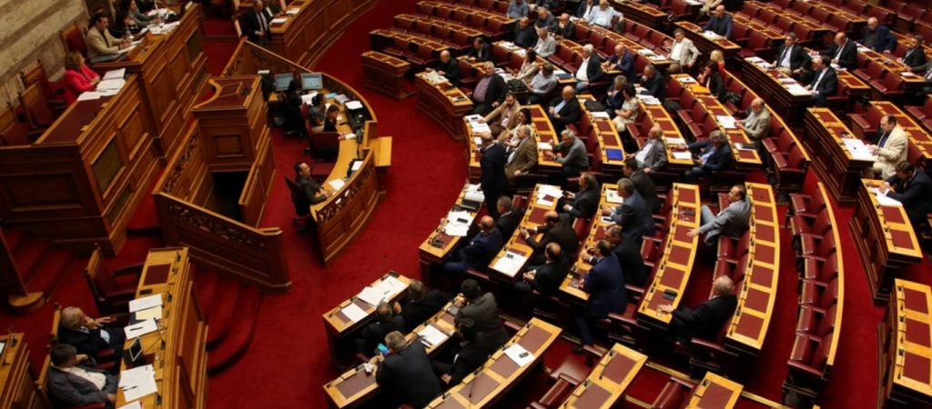 Βουλευτής της ΝΔ ξέχασε να…κλείσει το μικρόφωνό της στη Βουλή – «Σας ενέπνευσα; Πειστήκατε;»