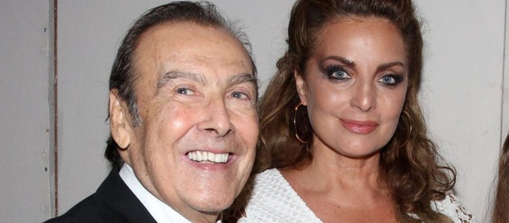 Κηδεία Τόλη Βοσκόπουλου: Συντετριμμένη η Άντζελα Γκερέκου – Υποβασταζόμενη η Μαρία Βοσκοπούλου (φώτο)