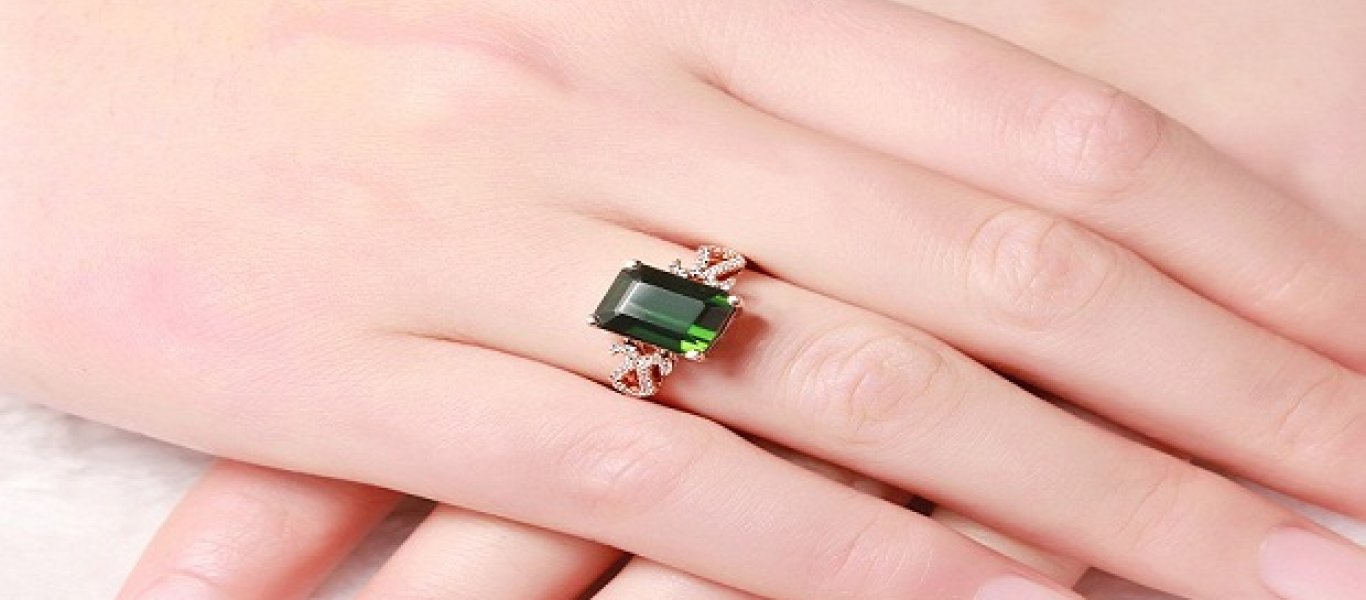 Γυναίκα έκοψε τη βέρα μετά 18 χρόνια γάμου γιατί δεν έβγαινε με τίποτα! (βίντεο)