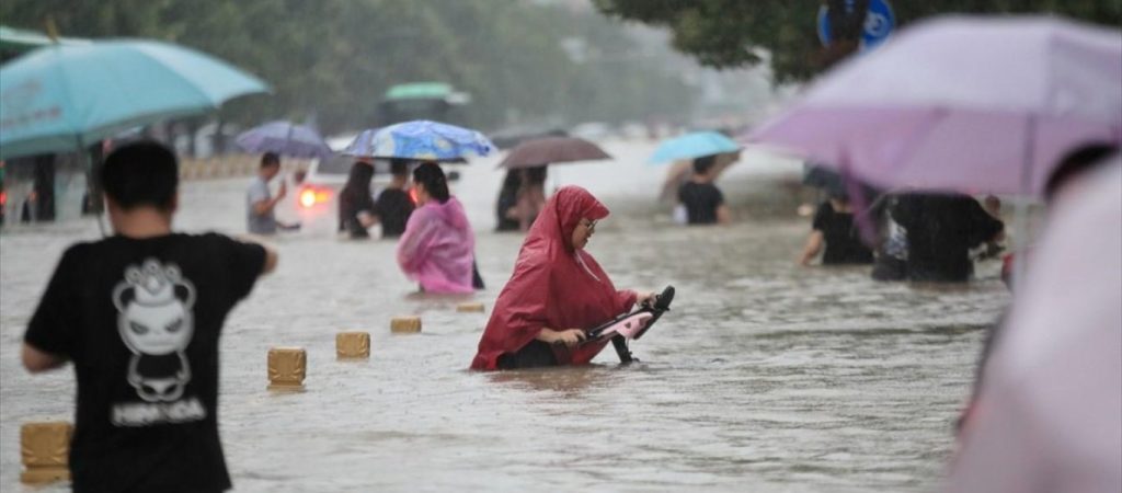 Κίνα: Τουλάχιστον 18 άτομα πνίγηκαν στη μεγαλύτερη βροχή των τελευταίων 1.000 χρόνων!