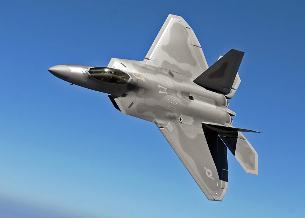 25 F-22 μεταστάθμευσαν οι ΗΠΑ έξω από την Κίνα