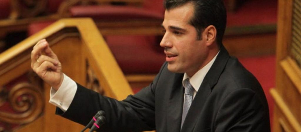 Θάνος Πλεύρης: Ποινική δίωξη για fake tweet που τον παρουσιάζει να βρίζει τον Γ.Αντετοκούνμπο