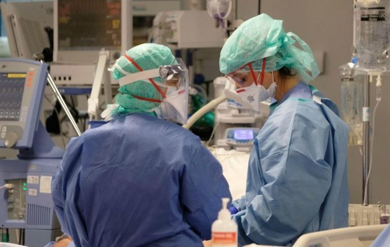 Καθηγητής Τζανάκης: «Τέλη του μήνα θα έχουμε 300 με 350 ημερήσιες εισαγωγές ασθενών με κορωνοϊό στα νοσοκομεία»