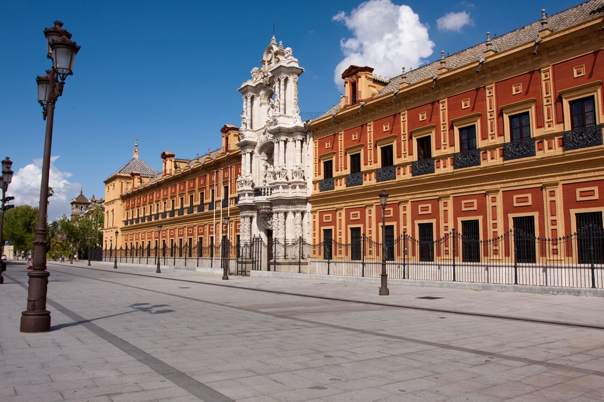 Ισπανία: Αρουραίος εισέβαλε στη Βουλή της Ανδαλουσίας και έφερε τα «πάνω κάτω» (βίντεο)