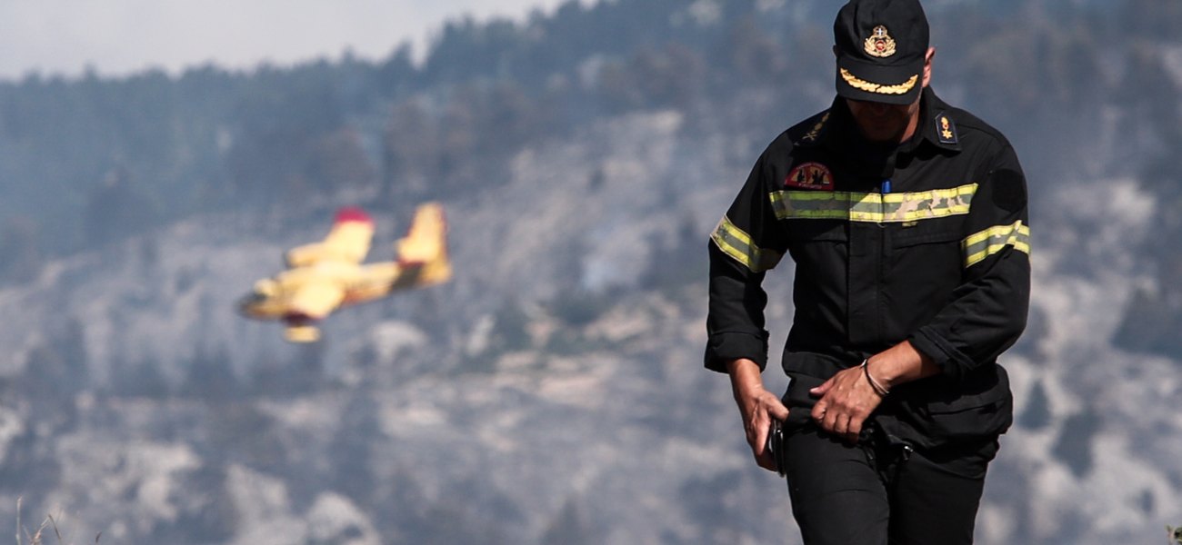 Κρήτη: Μεγάλη φωτιά σε δάσος στο Λασίθι – Άμεση κινητοποίηση των Αρχών
