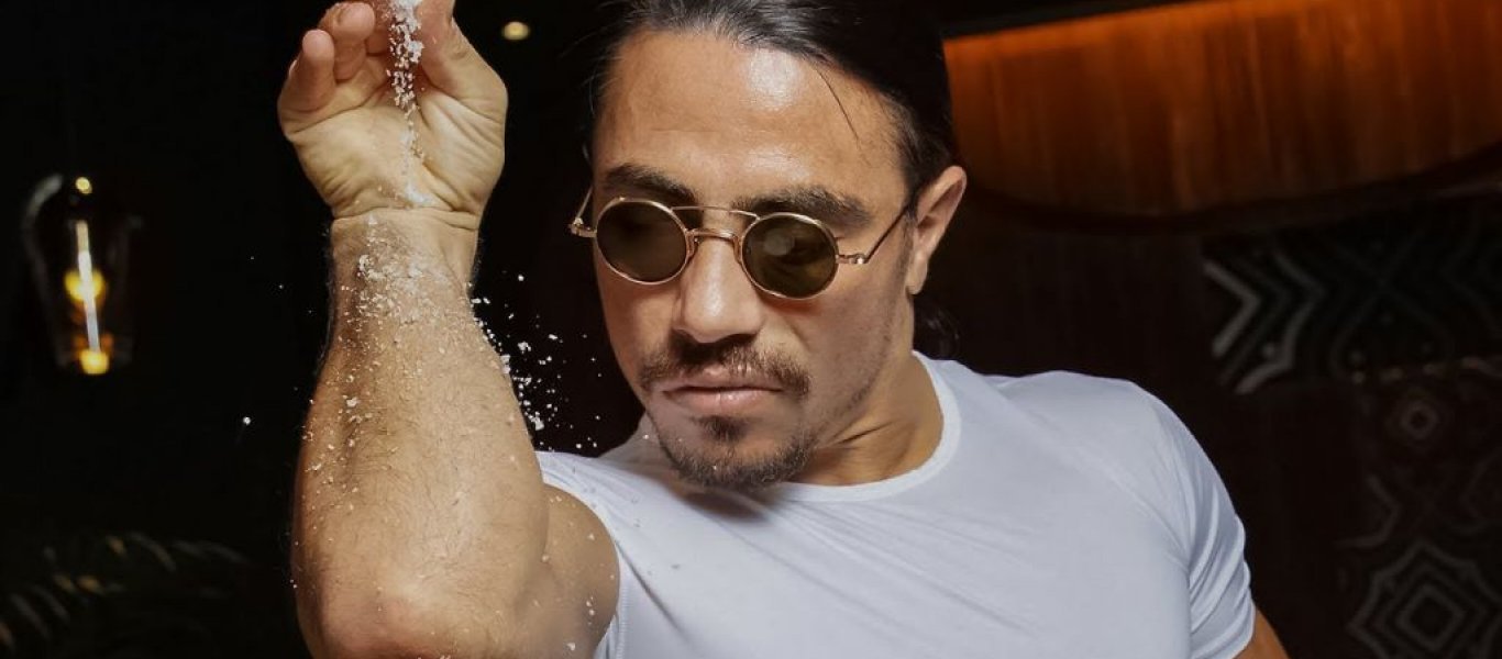 Ο Salt Bae επισκέπτεται μια… γιαγιά στην Μύκονο και της μαγειρεύει την σπεσιαλιτέ του! (βίντεο)