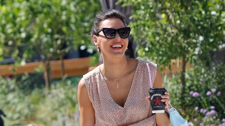 Σίσσυ Φειδά: Εμφάνιση με «καυτό» μαγιό σε παραλία της Μυκόνου (βίντεο)