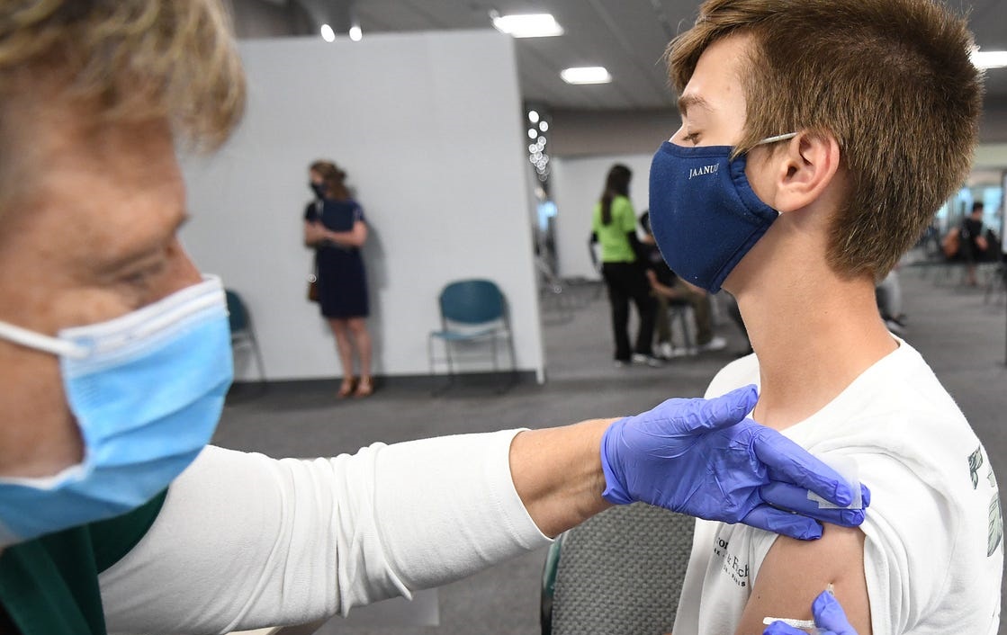 Πάτρα: 24χρονος κατέρρευσε στον δρόμο αμέσως μετά τον εμβολιασμό του