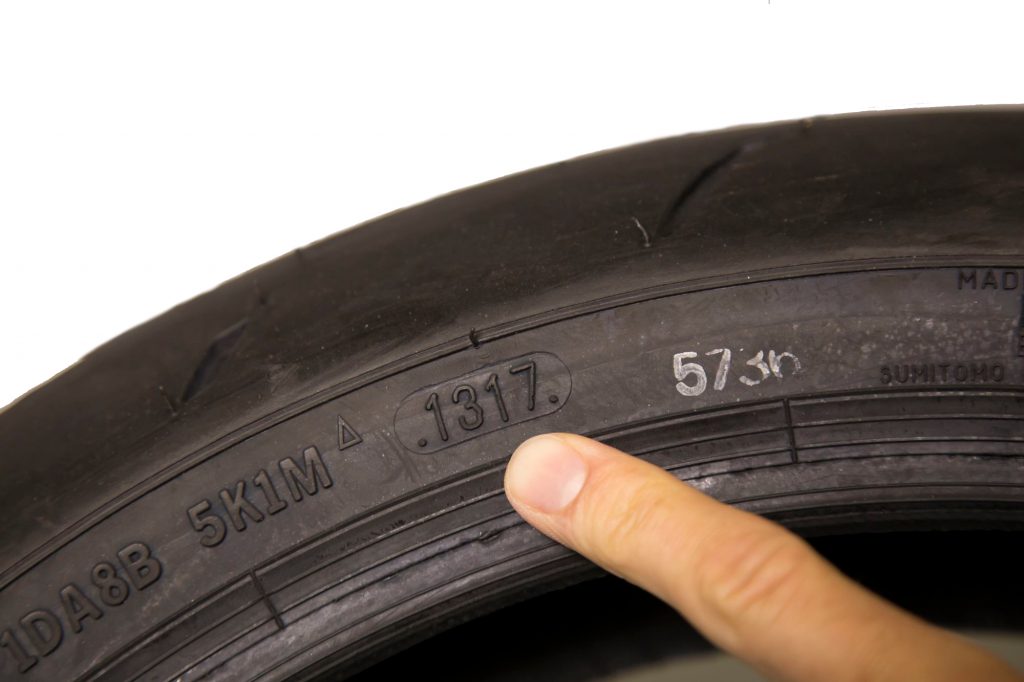 Δείτε τι σημαίνουν οι αριθμοί & τα γράμματα στα ελαστικά του αυτοκινήτου σας