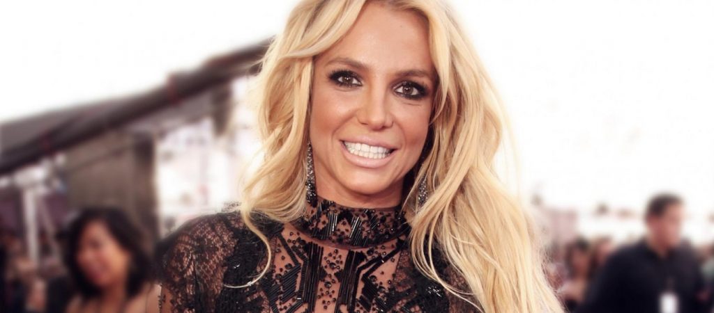 Η Britney Spears ποζάρει… τόπλες και προκαλεί «εγκεφαλικά» (φώτο)