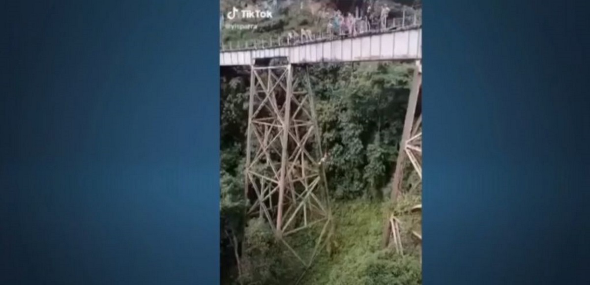 Κολομβία: Ετοιμαζόταν για bungee jumping, μπέρδεψε το σινιάλο και πήδηξε χωρίς να την έχουν δέσει (βίντεο)