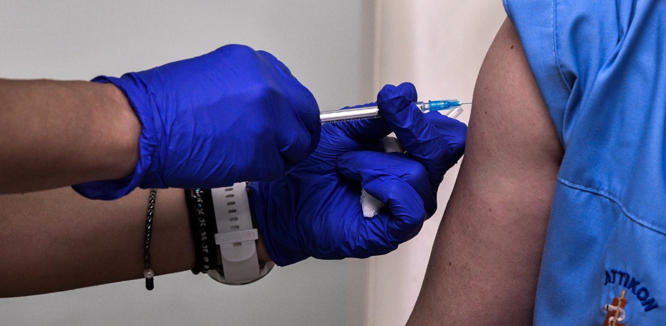 Έρχεται υποχρεωτικός εμβολιασμός και στην εστίαση