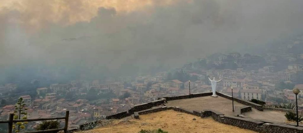 Μεγάλη φωτιά στην Σαρδηνία – Στάχτη πάνω από 200.000 στρέμματα δάσους (βίντεο)