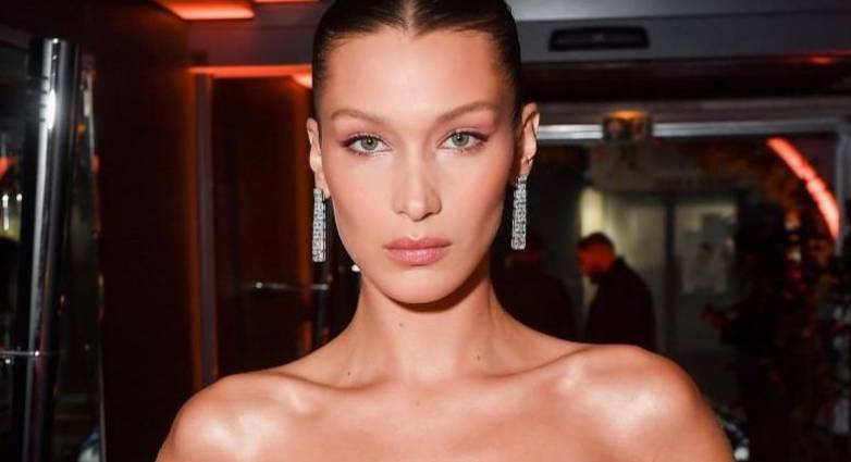 Μπέλα Χαντίντ: Ποζάρει με «καυτό» μπικίνι και «αποθεώνεται» (φωτο)