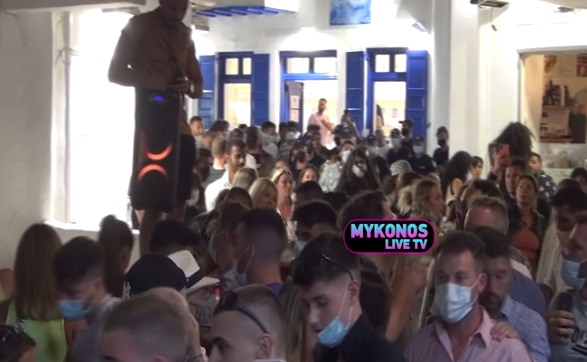 Μύκονο: Παρτάρουν στα Ματογιάννια με φορητά ηχεία- Παρέμβαση της Αστυνομίας
