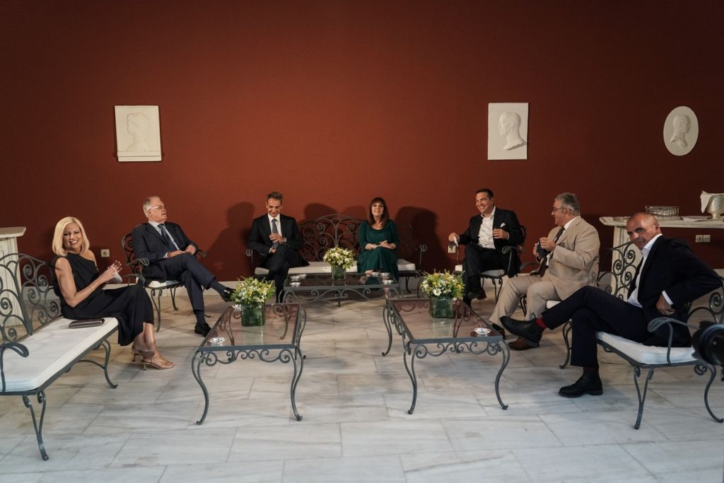 Στο Προεδρικό Μέγαρο: Πηγαδάκια, θητείες και… διακοπές – Οι συζητήσεις των πολιτικών αρχηγών