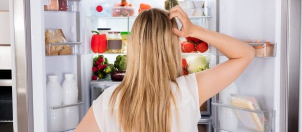 Δείτε σε ποια θέση του ψυγείου πρέπει να αποθηκεύετε τα τρόφιμα