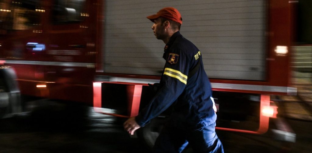 Έκρηξη σε εταιρεία πετρελαιοειδών στη Βάρη – Αστυνομικός της ΔΙΑΣ ο τραυματίας