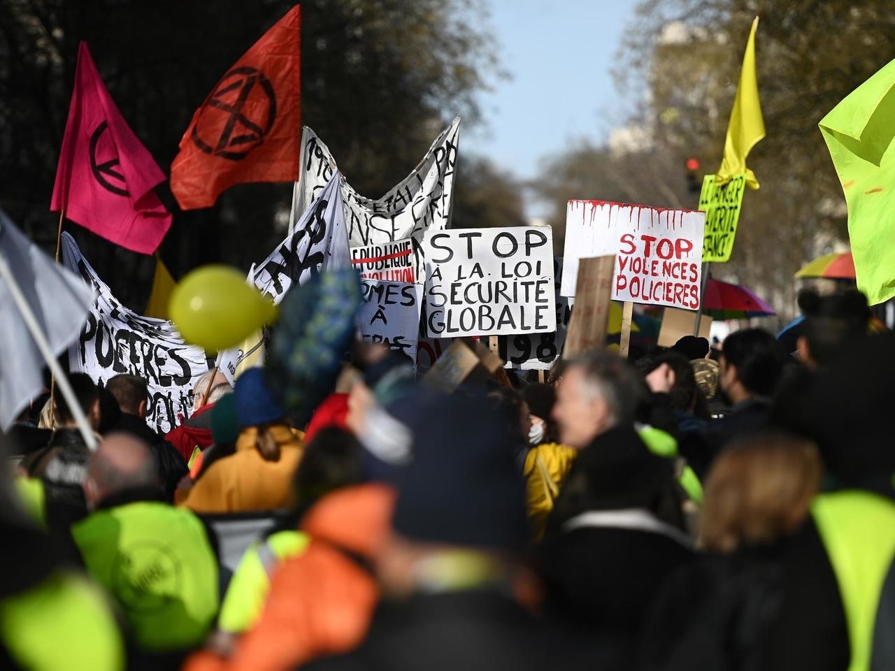 Γαλλία: Εξέγερση ανυπακοής – Σιδηροδρομικοί: «Δεν θα ελέγχουμε το “πράσινο πάσο” των επιβατών»! (βίντεο)