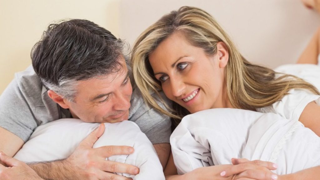Οι 3+1 τρόποι για να απολαύσετε τη σεξουαλική επαφή μετά τα 45!