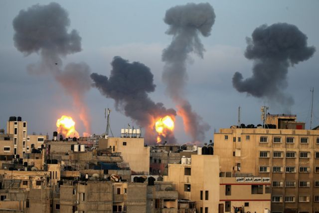 Το Ισραήλ εξαπέλυσε αεροπορικά πλήγματα στη Γάζα μετά τη χρήση μπαλονιών με εμπρηστικούς μηχανισμούς