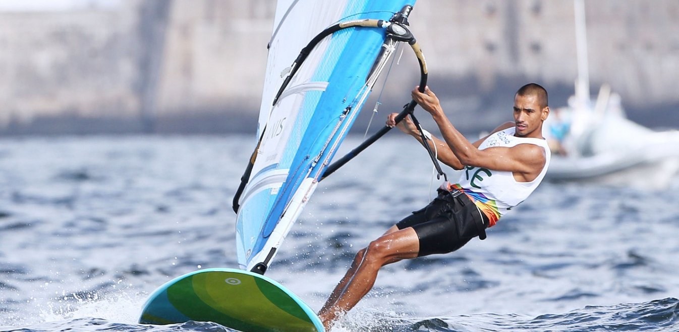 Ολυμπιακοί Αγώνες: Στη 13η θέση της γενικής κατάταξης στα RS:X ο Βύρωνας Κοκκαλάνης