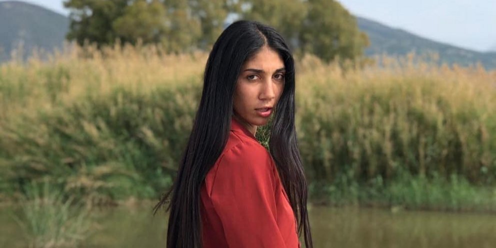 Παρασκευή Κερασιώτη: Ποζάρει τόπλες στην Μύκονο και προκαλεί «χαμό» (φωτο)