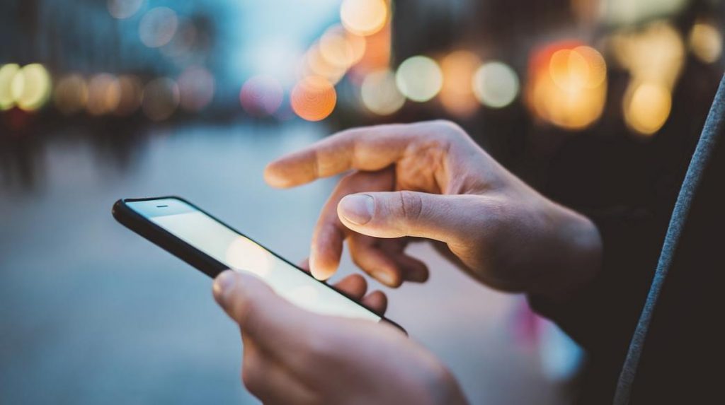 Έρευνα υποστηρίζει ότι τα smartphone επηρεάζουν το… σπέρμα