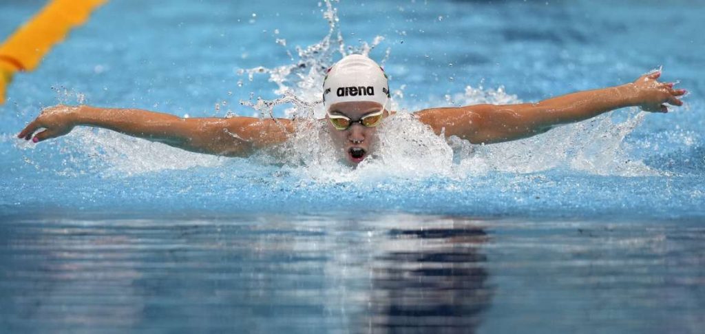 Ολυμπιακοί Αγώνες – κολύμβηση: Ο έξαλλος πανηυρισμός προπονητή που κάνει το γύρο του διαδικτύου (βίντεο)