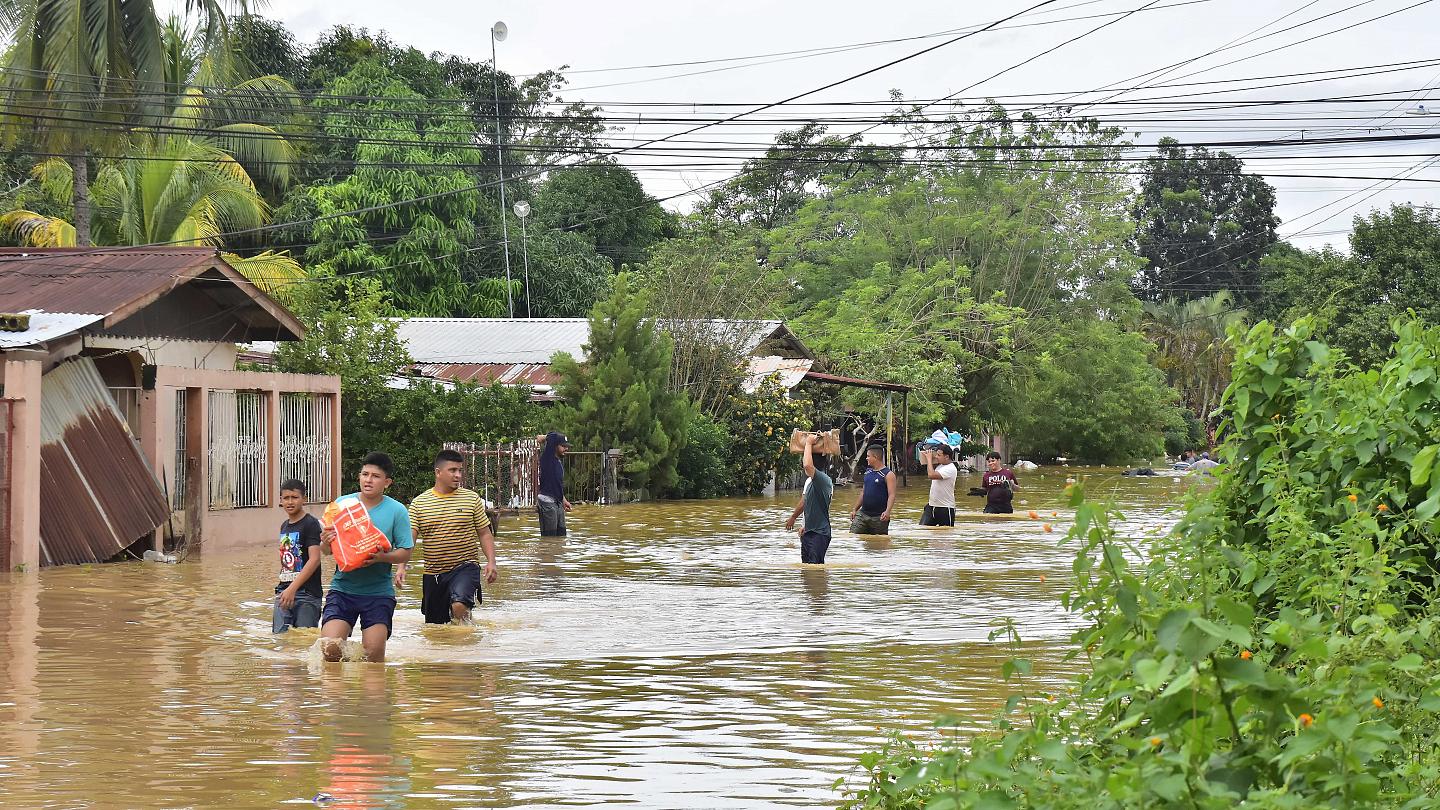 Κόστα Ρίκα: Δύο νεκροί και μεγάλες ζημιές από τις εκτεταμένες πλημμύρες (βίντεο)