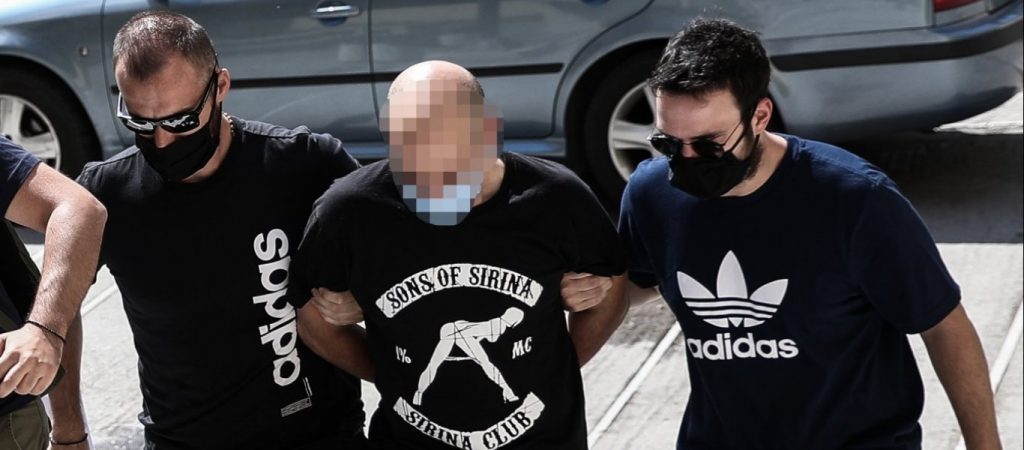 Ηλιούπολη: «Ο αστυνομικός καλεί το παιδί του δύο φορές την ημέρα μέσα από τη φυλακή και το καθοδηγεί τι να πει»