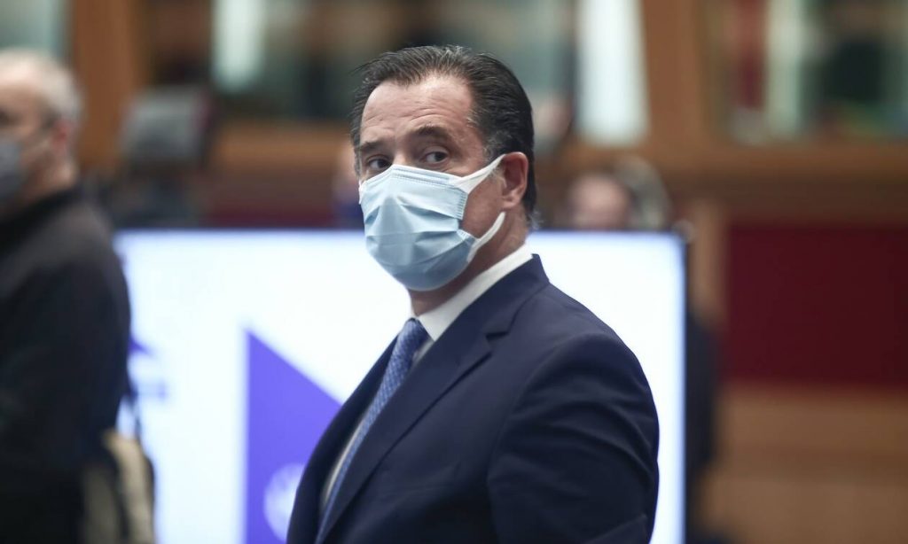 Πόσους κόλλησε με COVID-19 o «αρχιερέας» των εμβολιασμών Άδωνις στην δεξίωση του προεδρικού; (βίντεο)