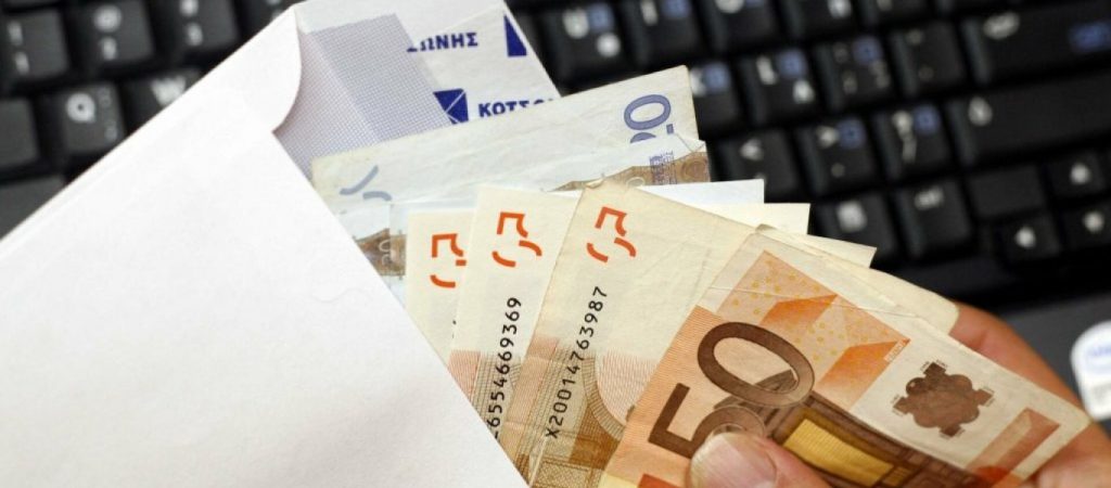 Συνεχίζονται τμηματικά οι πληρωμές των αναδρομικών – Ποιοι θα πληρωθούν σήμερα, ποιοι την Πέμπτη και ποιοι το φθινόπωρο