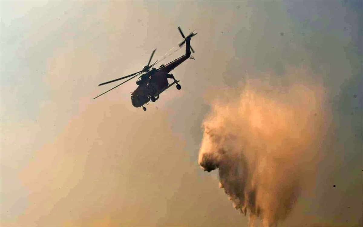 Κιλκίς: Μάχη για να θέσουν υπό έλεγχο τη φωτιά τη φωτιά στο δάσος Σκρα