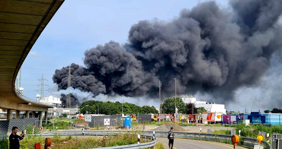 Έκρηξη σε εργοστάσιο στο Λεβερκούζεν: Πέντε αγνοούμενοι και αρκετοί τραυματίες (βίντεο)