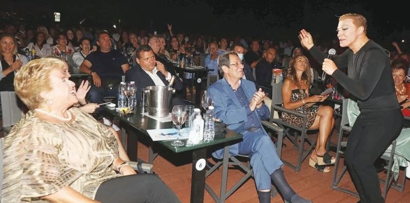 Ν.Αναστασιάδης: Διασκέδασε στον Τ.Ζαχαράτο λίγα 24ωρα μετά τη «μαύρη» επέτειο του «Αττίλα» (φώτο)