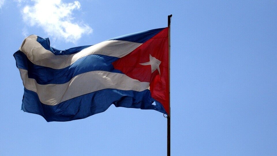 Κούβα: Kαταγγέλει ότι η πρεσβεία της στο Παρίσι δέχτηκε επίθεση με μολότοφ